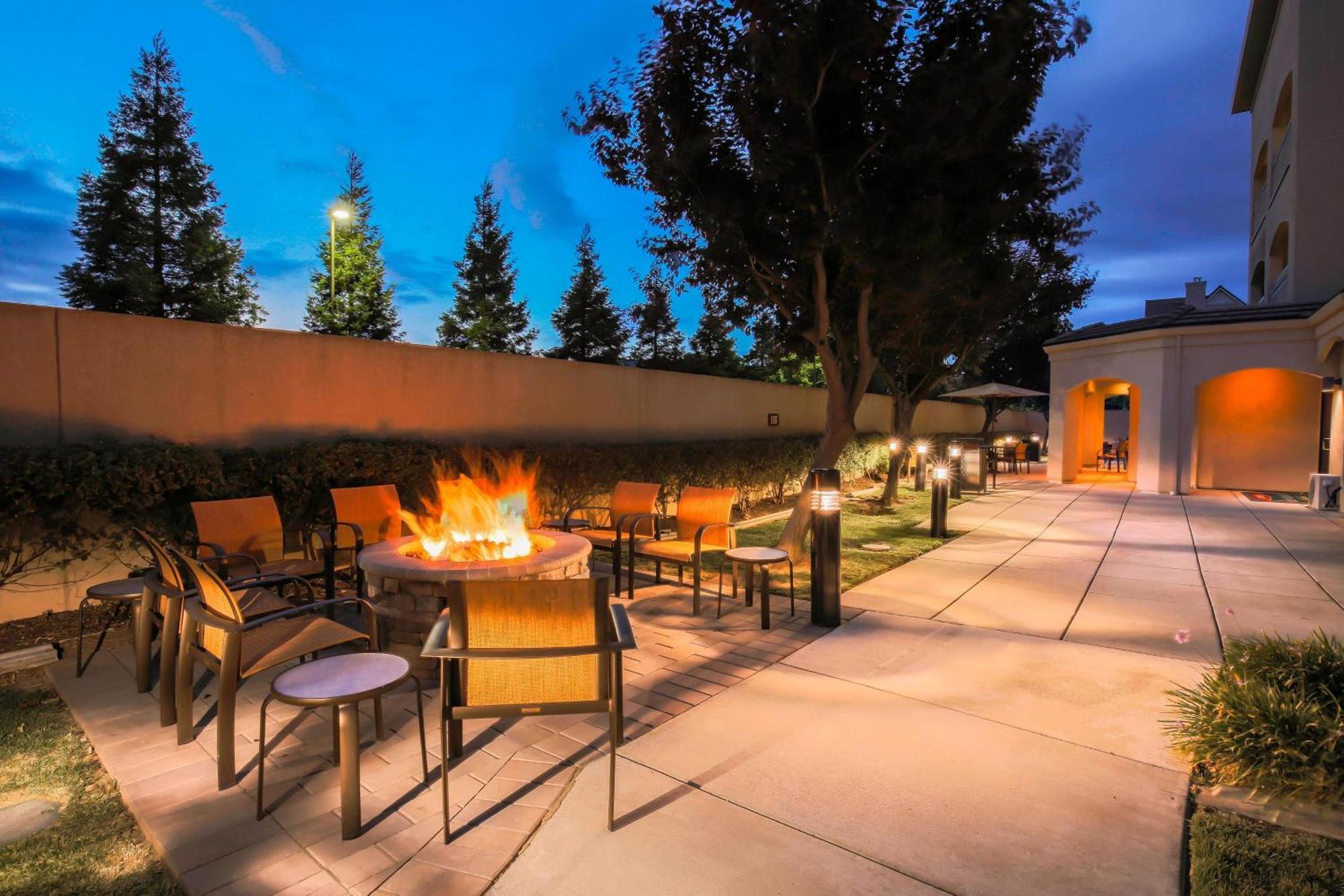 Courtyard By Marriott San Jose South/Morgan Hill Hotel Exterior photo